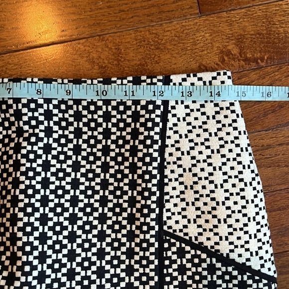 J. Crew | Paneled Black & Cream Geometric Jacquard Pencil Skirt Size 4 Office - Picture 10 of 11
